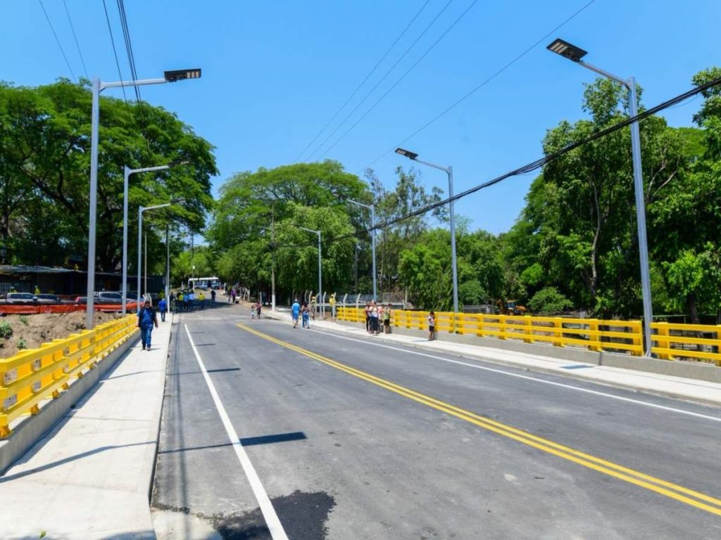 Habilitación de tránsito vehicular en la obra de paso de Villa