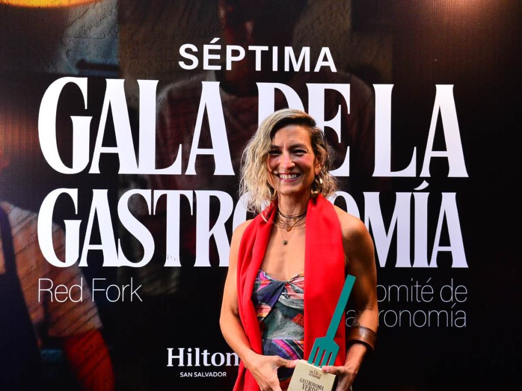 Maru Molina recibió el Tenedor Rojo a Gastronomía Verde por su apuesta por la cocina sostenible. 