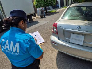 Multas-agentes del CAM-carro abandonado
