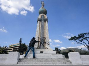 Salvador del mundo-ensuciar-manchar-monumento