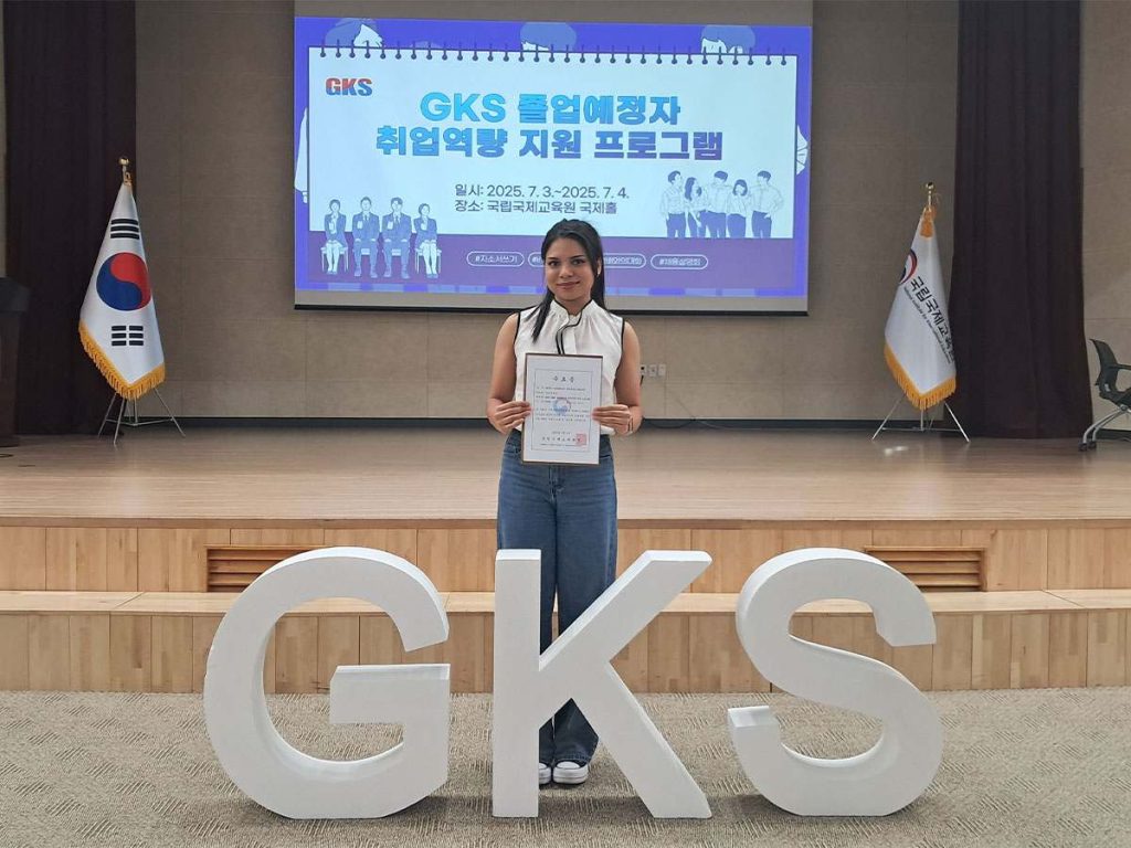 Ariana Mira participando en el programa de becas GKS en Corea.