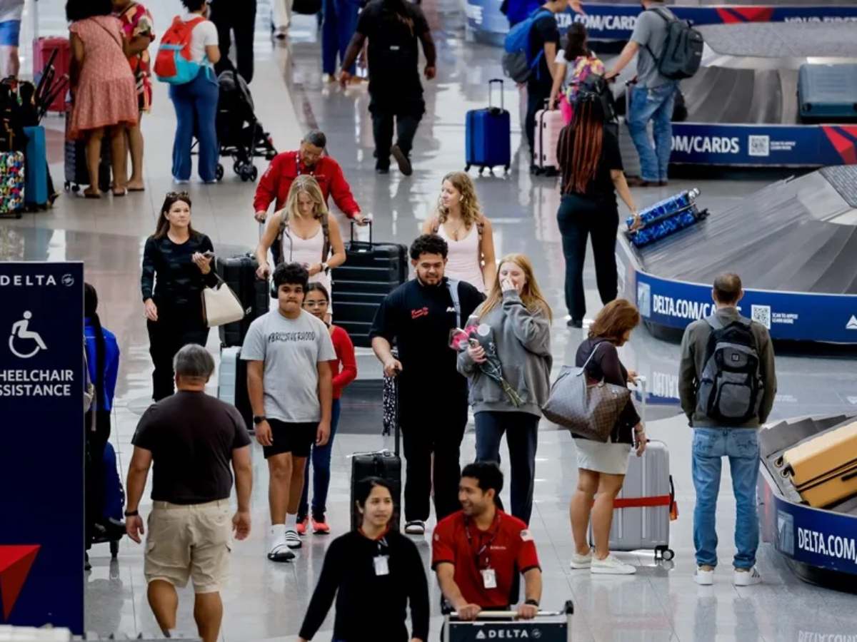 Fotografía de archivo de pasajeros en un aeropuerto de Estados Unidos.