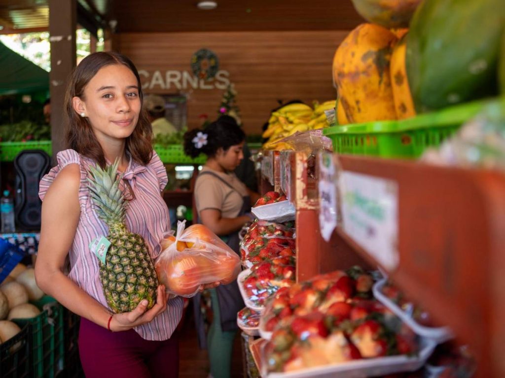 El Gobierno asegura que los agromercados buscan ofrecer alimentos frescos a precios accesibles para las familias salvadoreñas. Foto / Cortesía MAG