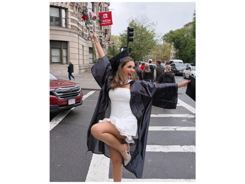 Analu Dada celebró con emoción su graduación en Berklee College of Music, la universidad que siempre soñó.
