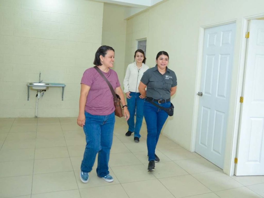 Además de brindar vivienda, el programa busca ayudar a las familias a construir historial crediticio.