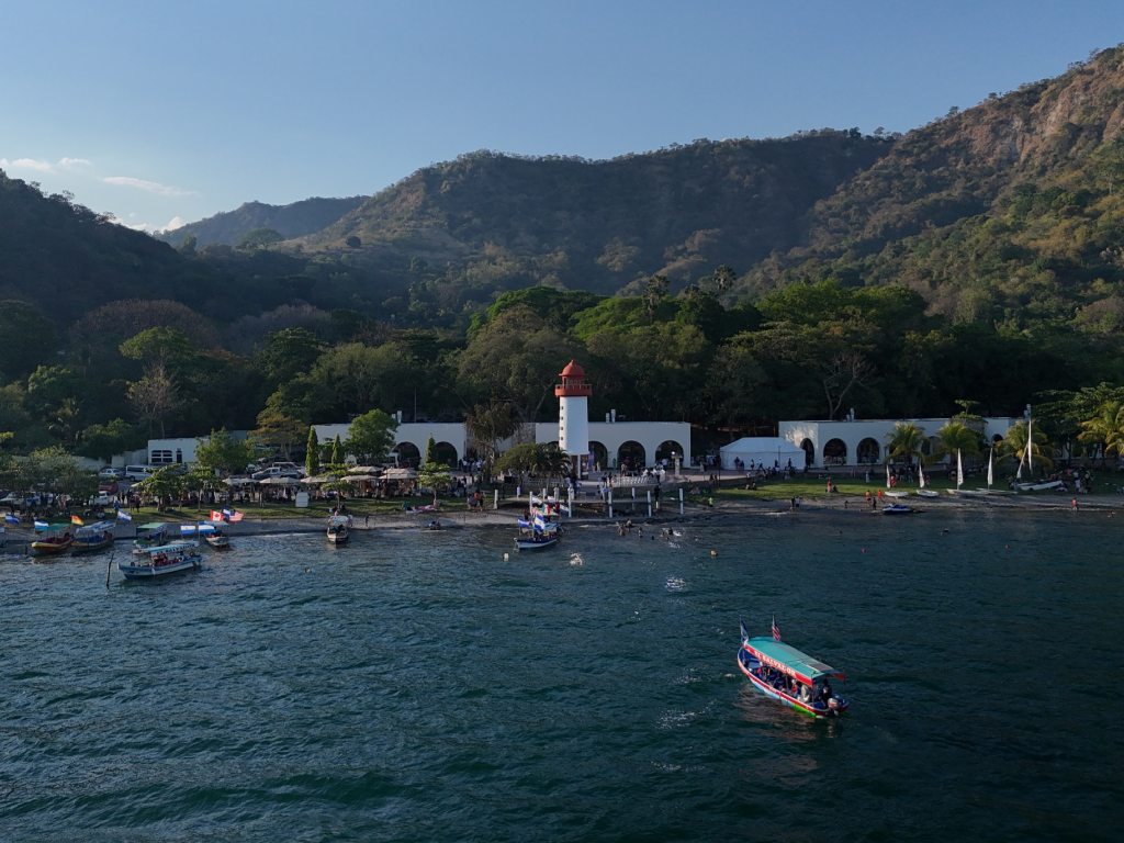 El Parque Recreativo Apulo recibirá Oceanman del 16 al 18 de octubre, pero también ofrece espacios para disfrutar del lago en familia.