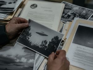 Documentos y fotografías sobre supuestos avistamientos de ovnis forman parte de los archivos desclasificados por el Gobierno de Estados Unidos tras décadas bajo reserva oficial.