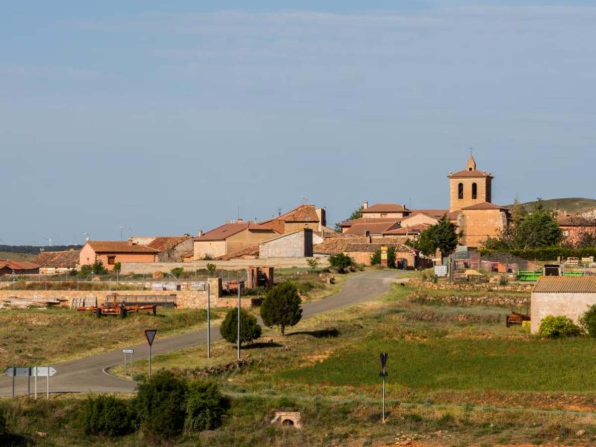 Arenillas, en la provincia española de Soria, busca nuevas familias para combatir la despoblación y mantener activa la vida comunitaria.
