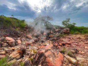 Los Ausoles sorprende con lodo burbujeante y energía natural en estado puro.