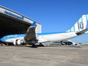 El avión de Aerolíneas Argentinas luce el número 10 de Lionel Messi y acompañará a la selección argentina durante el Mundial 2026.