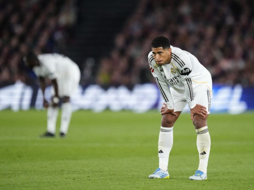 Jude Bellingham lamenta la derrota en el Clásico. Foto AFP