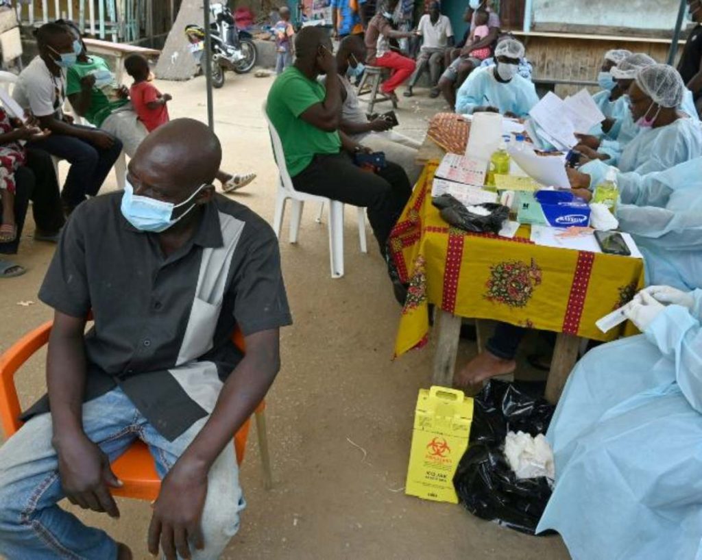 La OMS movilizó expertos y suministros médicos ante el aumento de casos sospechosos de ébola que ya deja decenas de fallecidos en África.
