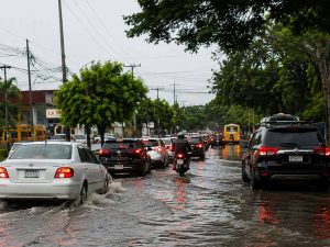 calles-inundaciones-vehículos-trafico