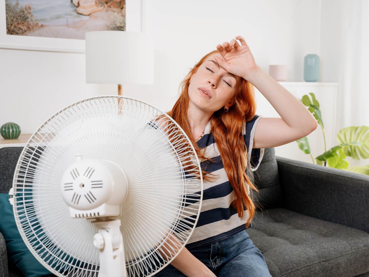 El uso prolongado de ventiladores y aires acondicionados durante el calor puede aumentar el consumo eléctrico en hogares y negocios.