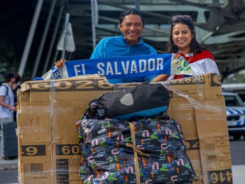 El ciclista salvadoreño mantiene su reto de completar una vuelta al mundo en bicicleta en 800 días.