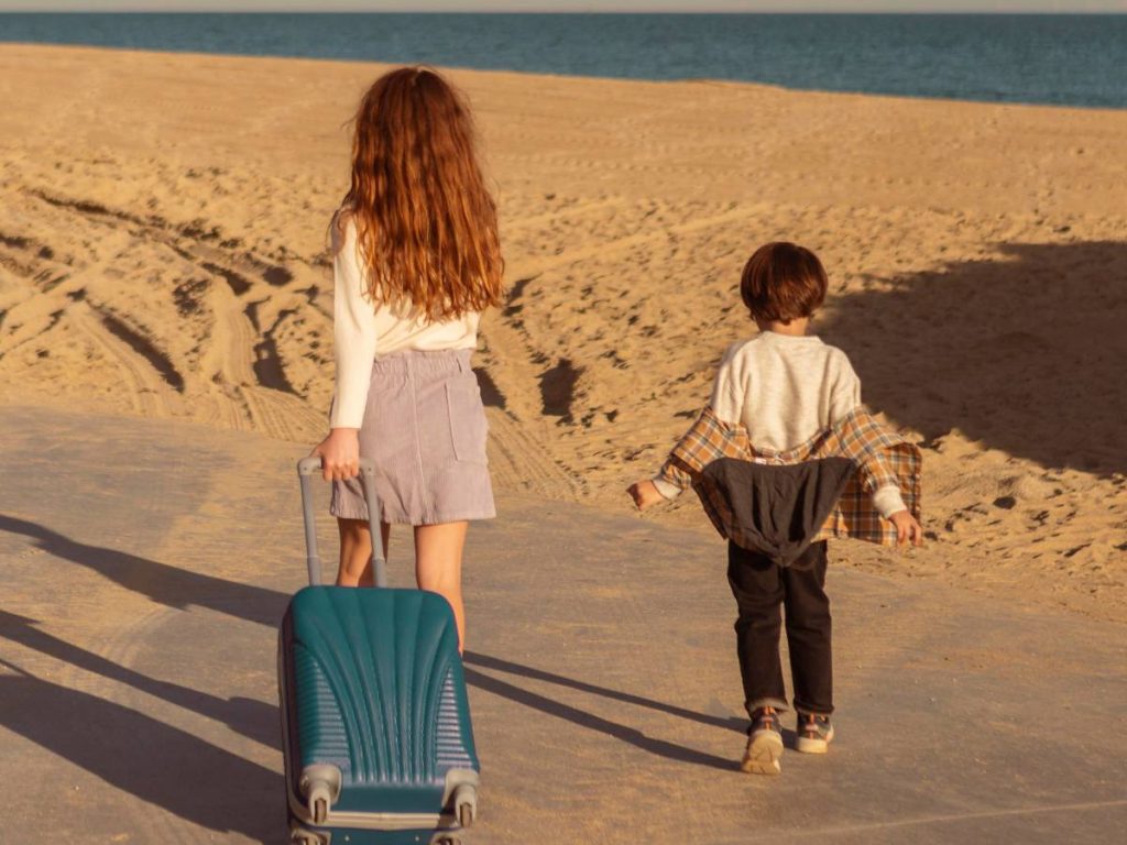 Los viajes familiares permiten a los niños descubrir nuevos lugares, desarrollar su independencia y crear recuerdos inolvidables junto a sus seres queridos.