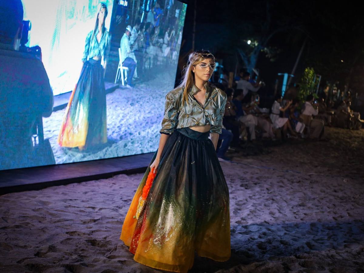 La pasarela en Costa del Sol elevó el diseño salvadoreño con siluetas fluidas, color y piezas de alto impacto visual.