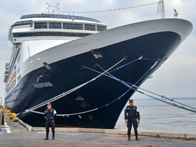 El crucero Volendam atracó en Acajutla con 950 pasajeros y 619 tripulantes.
