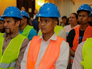 Los participantes completaron una formación técnica en electricidad con apoyo de Cancillería, OIM y la Universidad Don Bosco. Foto: cortesía Ministerio de Relaciones Exteriores.