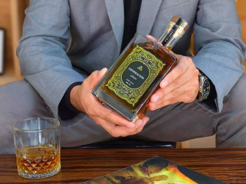 Las botellas de Lux Generación destacan por su presentación premium y empaques de lujo orientados al mercado internacional. Foto/ Cortesía