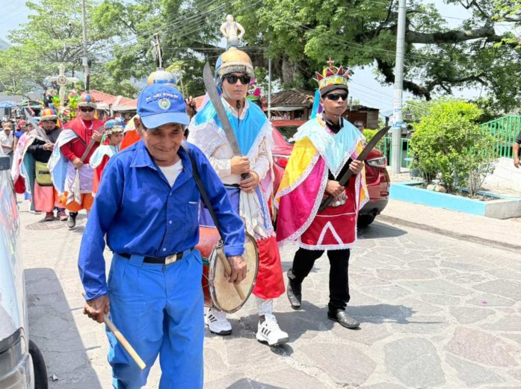 La procesión de la Santa Cruz en Panchimalco reúne a la comunidad cada 3 de mayo en un recorrido desde la parroquia Santa Cruz de Roma hasta el barrio San Esteban.