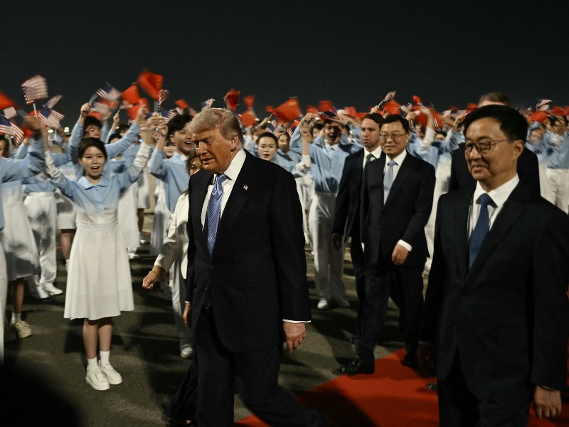 El presidente de Estados Unidos, Donald Trump, fue recibido en Pekín por autoridades chinas durante su visita de Estado.