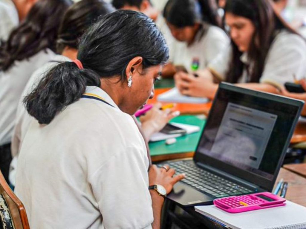 Más de 38,000 estudiantes de bachillerato iniciaron el programa de refuerzo académico a nivel nacional.