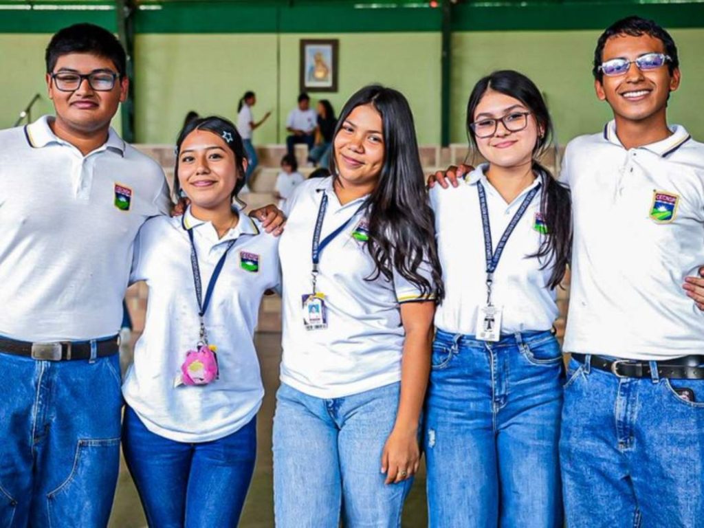 El programa busca ampliar el acceso a becas y a la educación superior en El Salvador.

