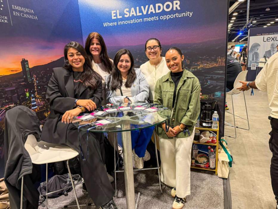 Empresas salvadoreñas participaron en la WebSummit Vancouver 2026 para promover soluciones tecnológicas y servicios digitales desarrollados en el país. Foto / Cortesía Cancillería.