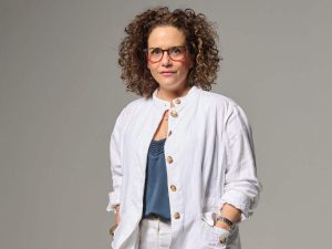 La arquitecta Eleonora Sol lidera LeonSol, una firma con más de 45 años de trayectoria en arquitectura y urbanismo en El Salvador.