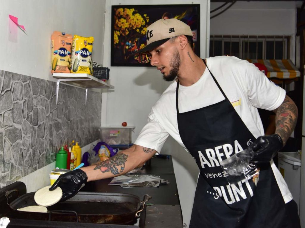 El emprendedor venezolano busca conquistar a los salvadoreños con el sabor criollo de su tierra.