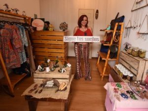Miles de mujeres salvadoreñas lideran emprendimientos que hoy dinamizan la economía y generan oportunidades en sus comunidades.