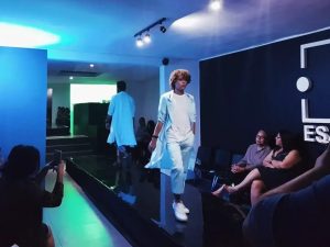 La pasarela reunirá propuestas de alumnos y diseñadores emergentes, con creatividad, identidad y expresión artística como protagonistas.