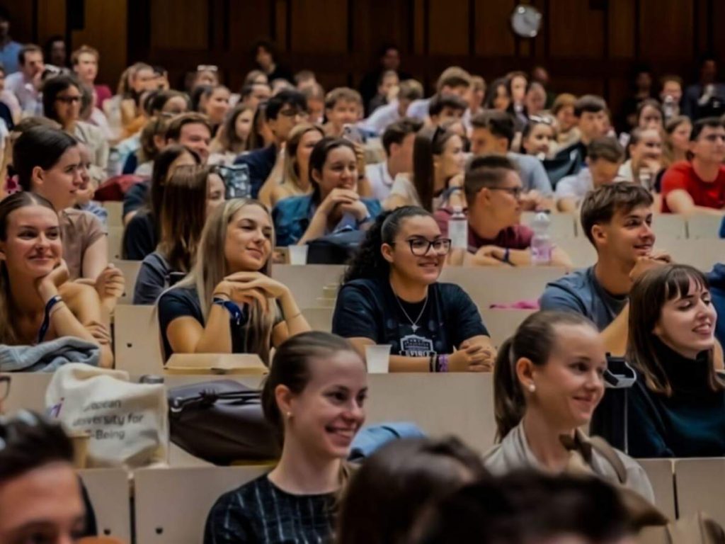 La joven salvadoreña obtuvo una beca internacional del programa Stipendium Hungaricum. Foto / Cortesía Cancillería