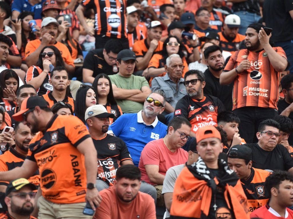 La afición respondió masivamente para acompañar a FAS y Águila en una final que paraliza al país. Fotografía/ Miguel Lemus