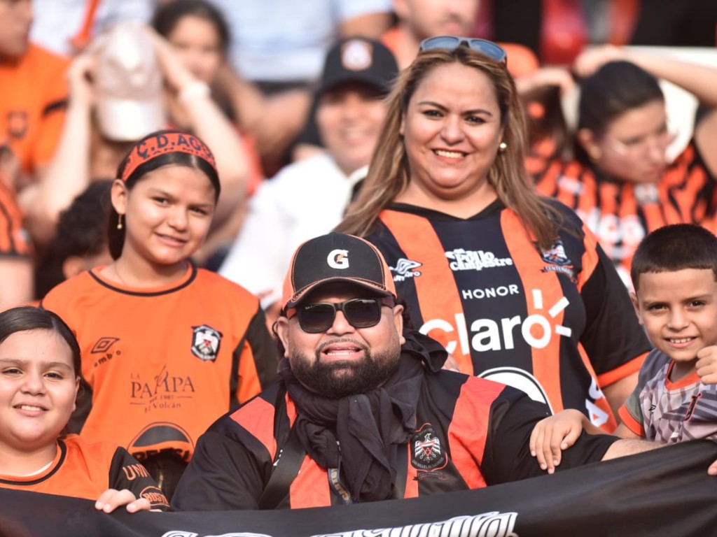Las localidades populares del “Mágico” registran lleno total para la gran final del Clausura. Fotografía/ Miguel Lemus