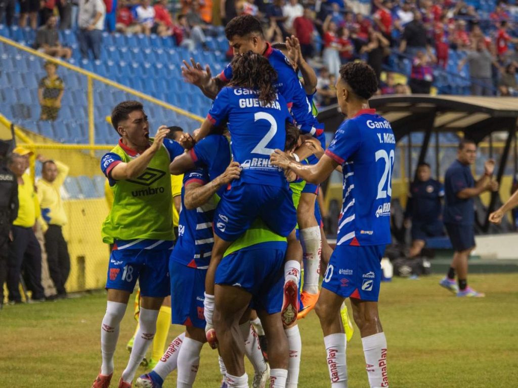 Jugadores de FAS celebran empate sobre la hora ante Cacahuatique. Foto Cortesía Primera División