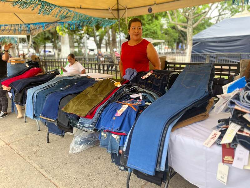 Jeans para dama, caballero y niños, además de ropa casual y de temporada, estarán disponibles durante tres días en Santa Tecla.