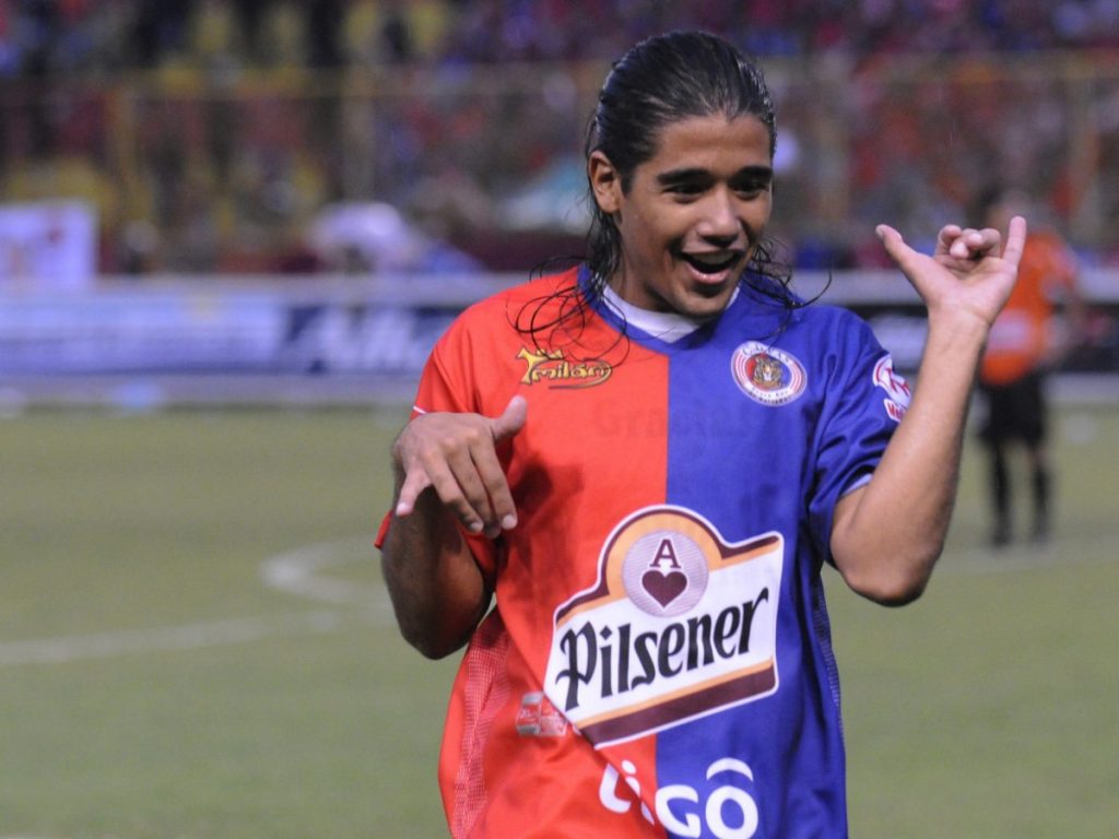 Josué Odir Flores celebrando el primer  tanto fastaneco. Foto Archivo

