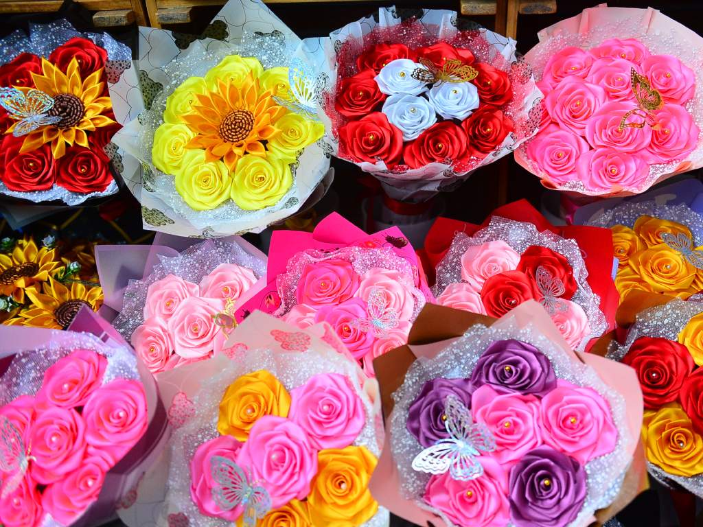 Bouquets de flores eternas en el Mercado San Miguelito. Fotografía/ Lissette Monterrosa