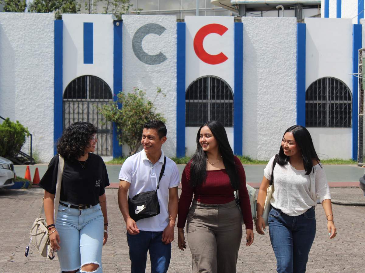 Estudiantes del ICC fortalecen sus competencias bilingües para acceder a nuevas oportunidades laborales en sectores como turismo, educación y negocios.