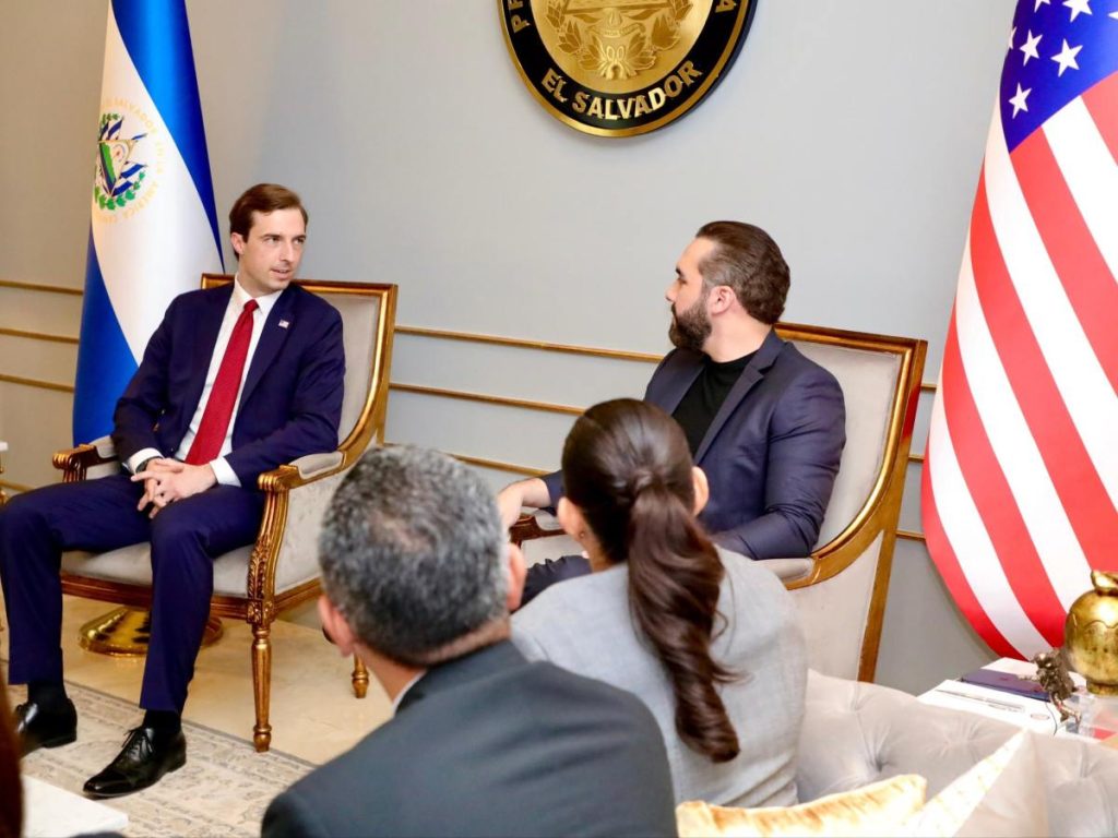 Representantes del Gobierno y empresarios de Estados Unidos exploraron proyectos de inversión en energía, infraestructura digital, transporte e inteligencia artificial en El Salvador.
