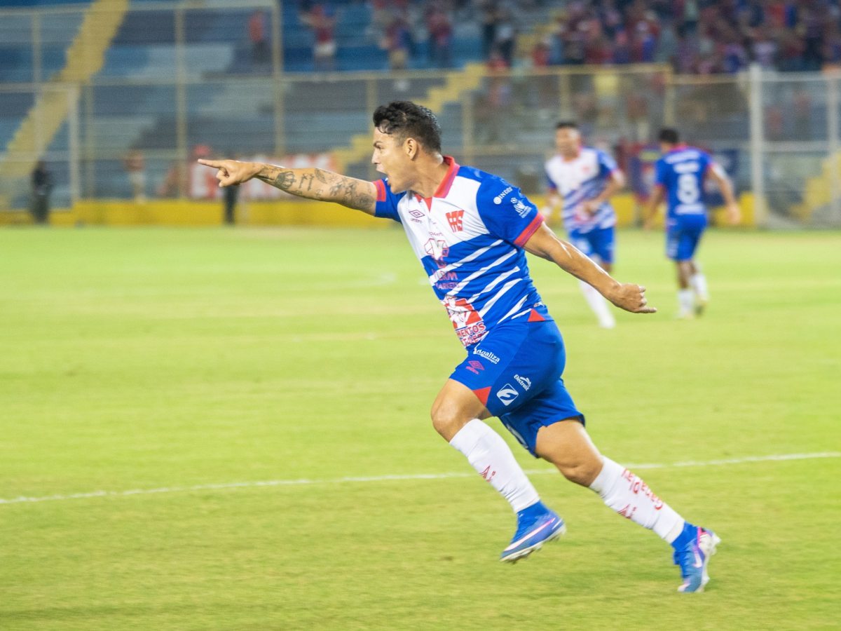 Kevin Santamaría celebra el gol del empate de FAS ante Cacahuatique. Foto Cortesía Primera División