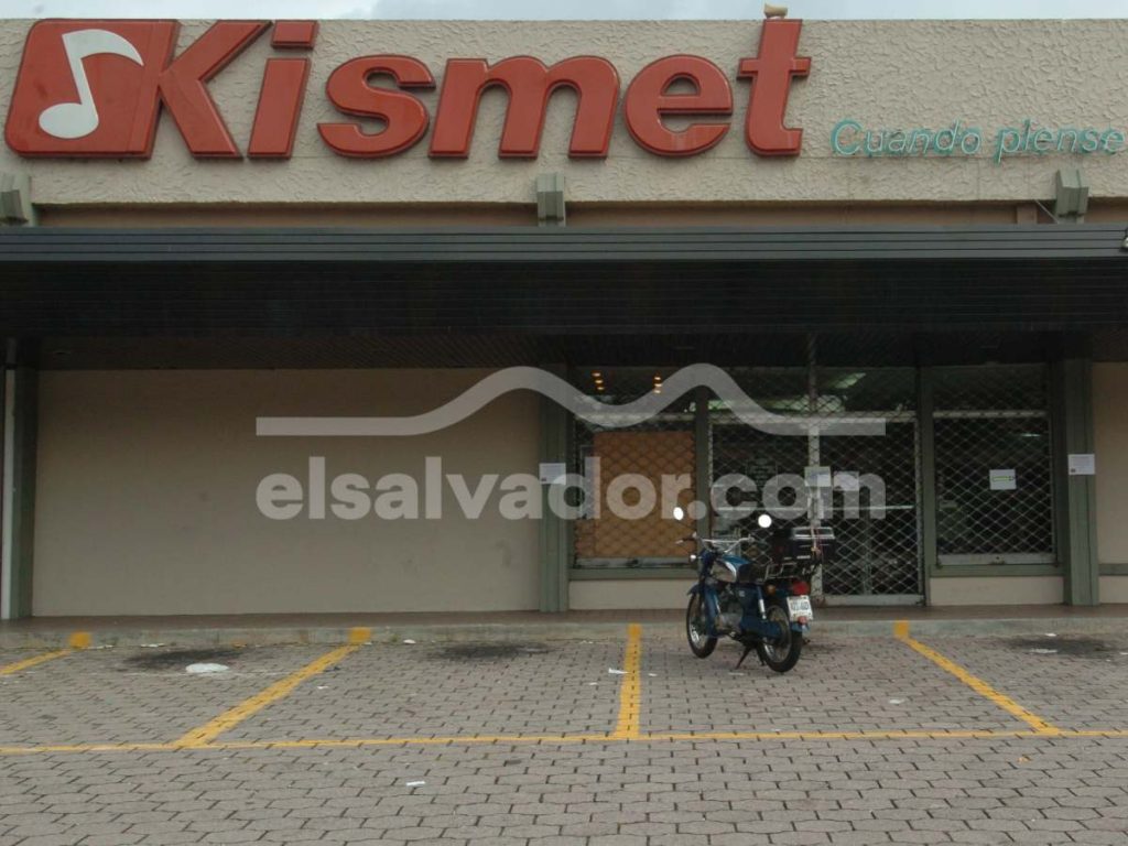 El cierre definitivo de Kismet marcó el final de una era para los grandes almacenes tradicionales salvadoreños.