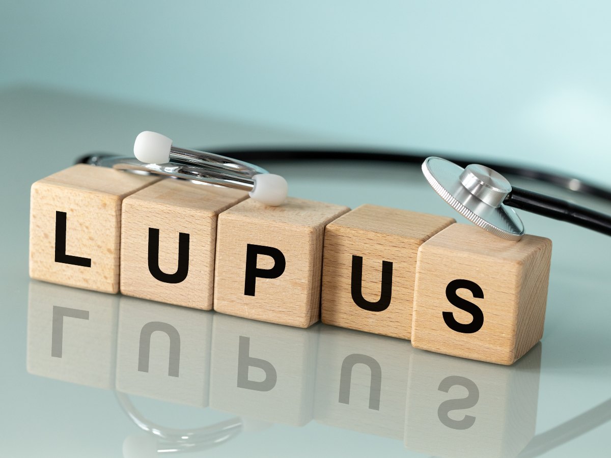 Acompañar a alguien con lupus empieza por creerle, respetar sus pausas y entender que no todo dolor se nota a simple vista.