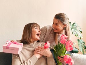 Las tradiciones, la religión y la historia explican por qué el Día de la Madre se celebra en fechas distintas alrededor del mundo.