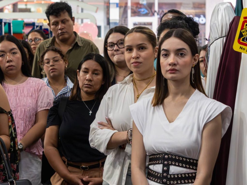 Parte de los 30 semifinalistas de “Manos a la Moda”, el concurso que impulsa el talento emergente del diseño salvadoreño.