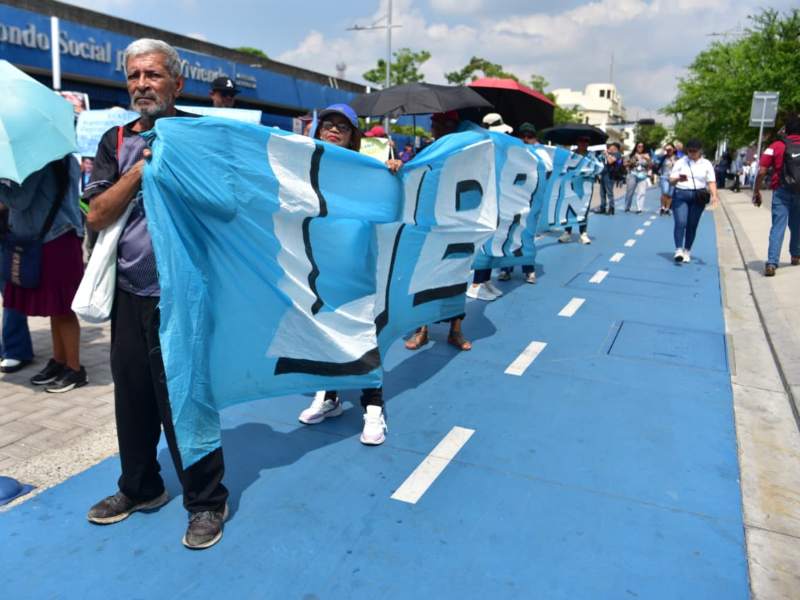 La conmemoración del Día del Trabajo dejó marchas simultáneas y una concentración final en la capital.