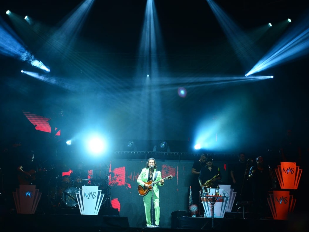 Marco Antonio Solís durante su presentación en el Estadio Cuscatlán. Fotografía/ Lissette Monterrosa