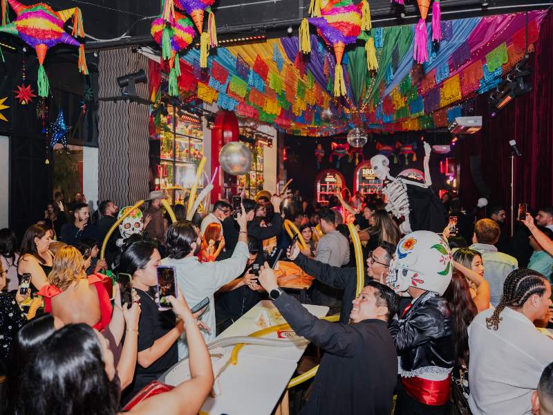 El nuevo restaurante cuenta con espacios amplios y una ambientación pensada para la fiesta. Foto/ Cortesía